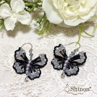 蝶々のピアス(イヤリング) 〜ブラック〜